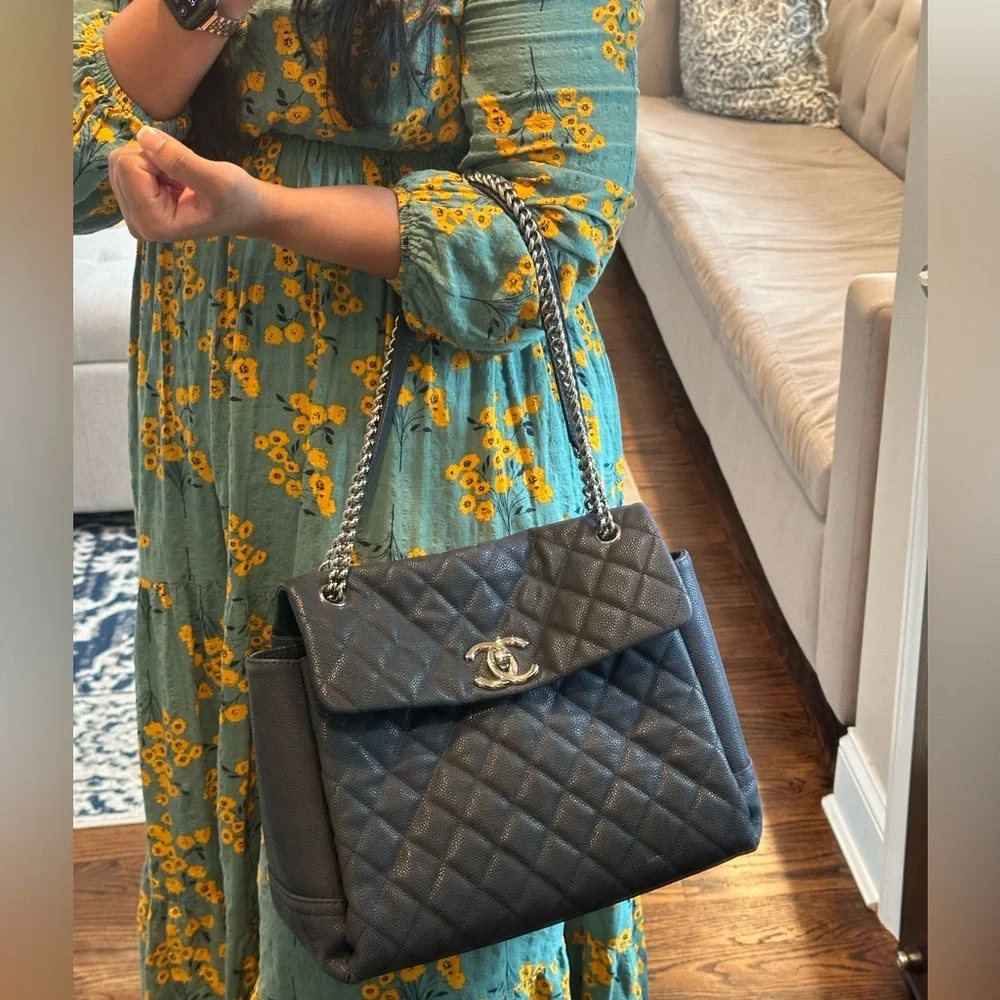 ❌SOLD❌ Chanel Quilted Bag Navy Blue - Picture 2 of 16